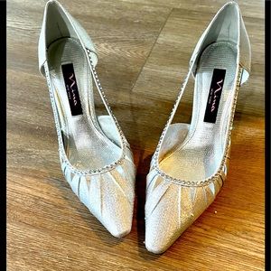EUC NINA Silver Party Kitten Heels (6)